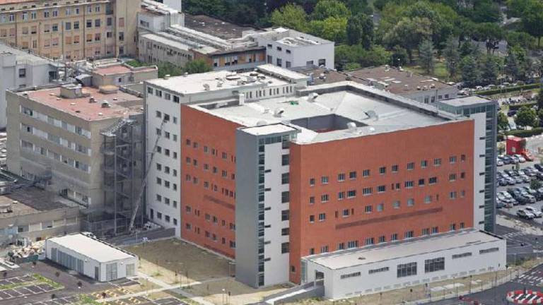 Ravenna, si aggrava il medico no mask. Positivi due suoi pazienti Ravenna, si aggrava il medico no mask. Positivi due suoi pazienti