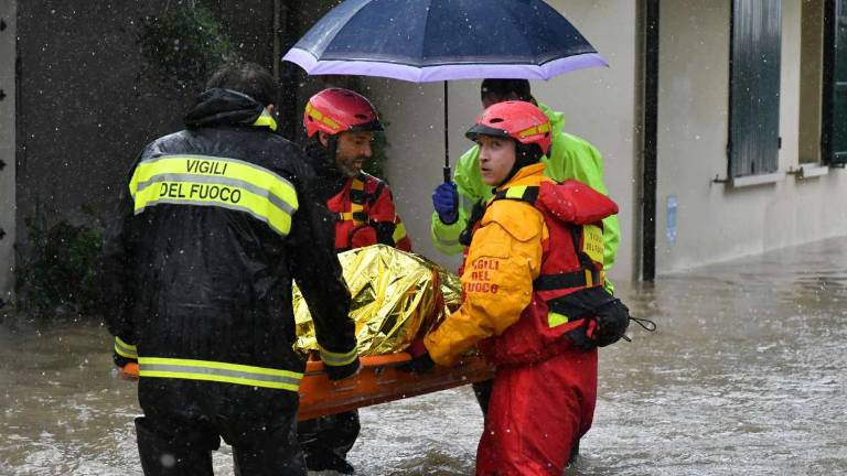 Maltempo a Forlì, il Montone esonda, un disperso Maltempo a Forlì, il Montone esonda, un disperso