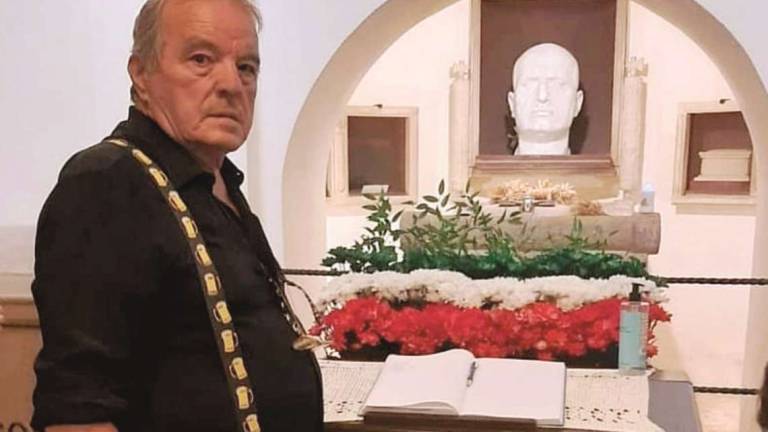Cesenatico: viva il duce. L'ex vice sindaco inneggia a Mussolini Cesenatico: viva il duce. L'ex vice sindaco inneggia a Mussolini