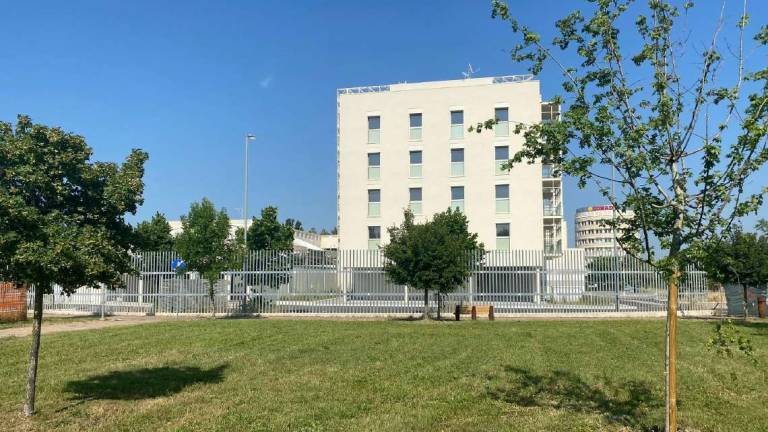 Cesena: recinzione più salata per la nuova caserma Cesena: recinzione più salata per la nuova caserma