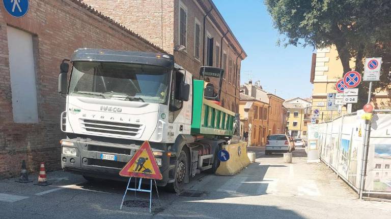 Cesena, caduta e fratture: lavori in via Montalti Cesena, caduta e fratture: lavori in via Montalti