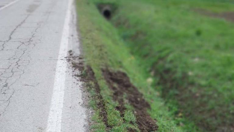 Santarcangelo, un altro scooter vola nel fosso: Via Canonica è pericolosa Santarcangelo, un altro scooter vola nel fosso: Via Canonica è pericolosa
