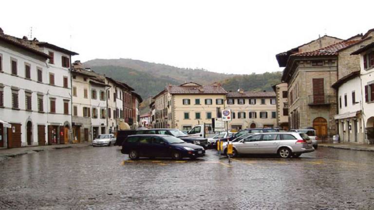 Da San Piero a Firenze a piedi per festeggiare la Romagna Toscana Da San Piero a Firenze a piedi per festeggiare la Romagna Toscana