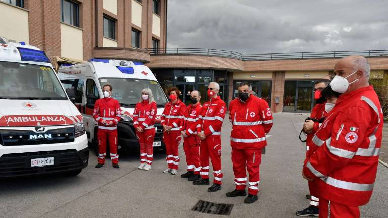 Forlì. Due nuove ambulanze della Cri per assistenza h24 Forlì. Due nuove ambulanze della Cri per assistenza h24