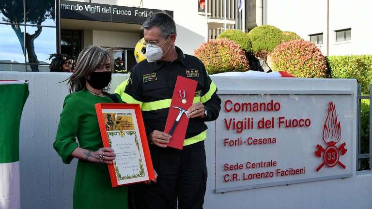 La caserma dei vigili del fuoco intitolata a Facibeni La caserma dei vigili del fuoco intitolata a Facibeni