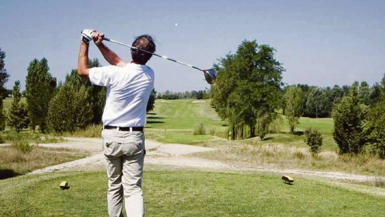 A Ravenna campo da golf da 2 milioni di litri d'acqua al giorno A Ravenna campo da golf da 2 milioni di litri d'acqua al giorno