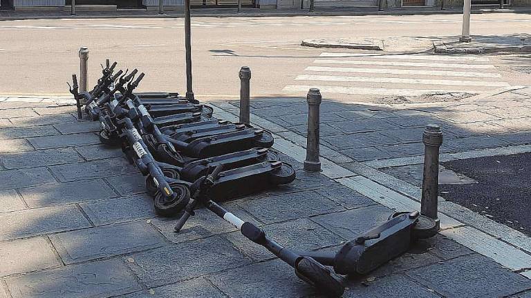 Cesena, monopattini elettrici: impazza il posteggio da supercafone Cesena, monopattini elettrici: impazza il posteggio da supercafone