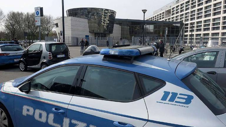 Rimini, 15enne denuncia: Violenza sessuale da uno sconosciuto Rimini, 15enne denuncia: Violenza sessuale da uno sconosciuto