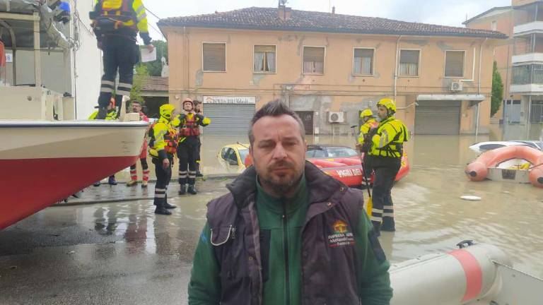 Faenza, il risveglio e la rabbia: Ci avevano detto che era tutto ok, abbiamo perso tutto VIDEO Faenza, il risveglio e la rabbia: Ci avevano detto che era tutto ok, abbiamo perso tutto VIDEO