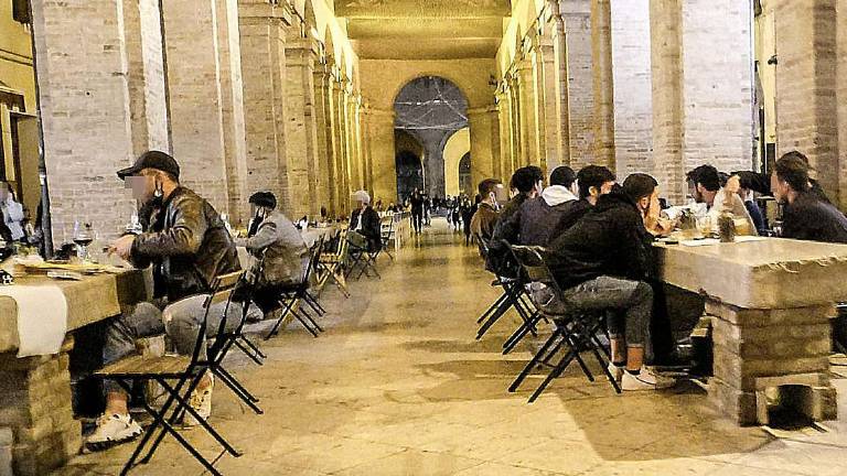 Rimini, tentata rapina alla Vecchia pescheria, arrestato 40enne Rimini, tentata rapina alla Vecchia pescheria, arrestato 40enne