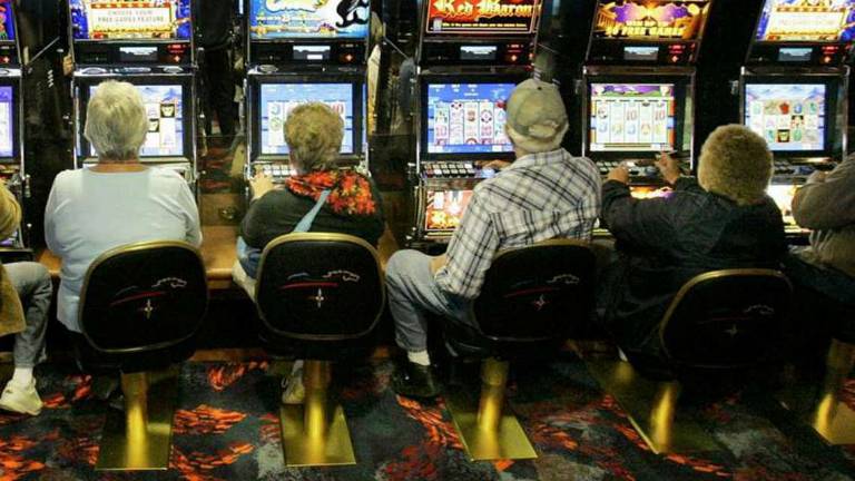 Allarme gioco d'azzardo: troppi anziani riccionesi perdono tutto Allarme gioco d'azzardo: troppi anziani riccionesi perdono tutto