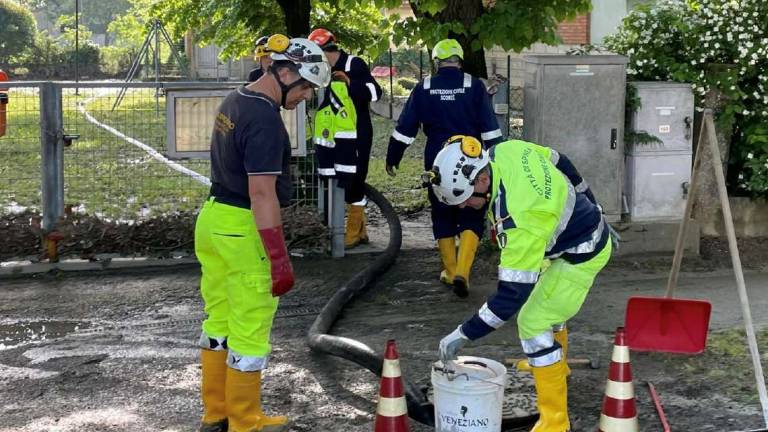 Imola, 90 volontari per ripulire le case di Spazzate Sassatelli Imola, 90 volontari per ripulire le case di Spazzate Sassatelli