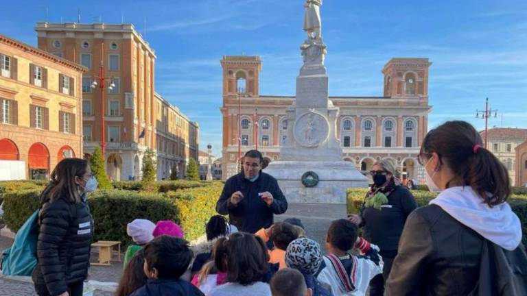 Forlì, i bambini ricordano Aurelio Saffi Forlì, i bambini ricordano Aurelio Saffi