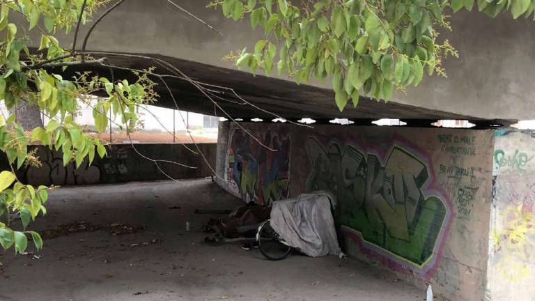 Cesena: nel viadotto rinnovato tornano a dormire i senza tetto Cesena: nel viadotto rinnovato tornano a dormire i senza tetto