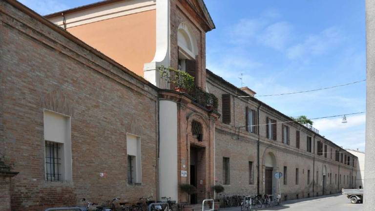 Covid Forlì, 20 positivi in casa di riposo: sospesi 8 dipendenti non vaccinati Covid Forlì, 20 positivi in casa di riposo: sospesi 8 dipendenti non vaccinati