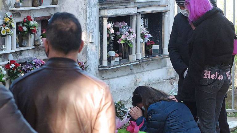 Rimini. L'addio a Sonia tra le lacrime. Il padre: Era la vita mia Rimini. L'addio a Sonia tra le lacrime. Il padre: Era la vita mia