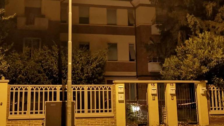 Imola, crolla il sottotetto di una casa in via Carducci Imola, crolla il sottotetto di una casa in via Carducci