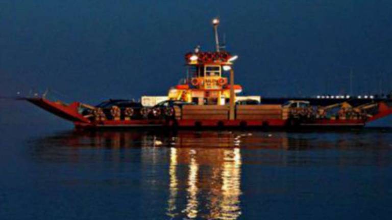 Marina di Ravenna, avaria al traghetto, servizio sospeso Marina di Ravenna, avaria al traghetto, servizio sospeso