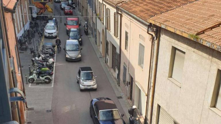 Rimini, in via Ducale esasperati dal traffico pronti alla causa Rimini, in via Ducale esasperati dal traffico pronti alla causa