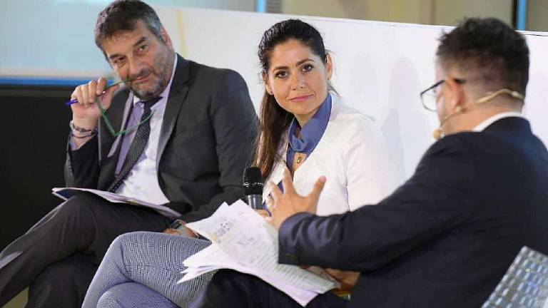 Il summit dell'energia al lavoro per un futuro sostenibile Il summit dell'energia al lavoro per un futuro sostenibile