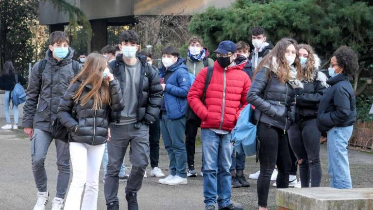 Covid, scuola in trincea. I presidi: Noi soli contro il contagio Covid, scuola in trincea. I presidi: Noi soli contro il contagio