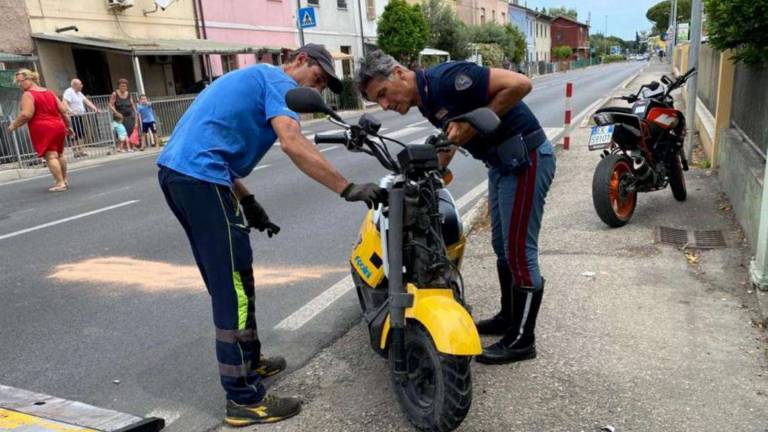 Rimini. Scontro tra scooter e camion, grave 17enne Rimini. Scontro tra scooter e camion, grave 17enne