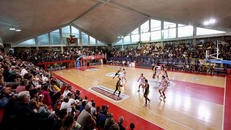 Basket B, dopo 13.181 giorni la Virtus è davanti all'Andrea Costa Basket B, dopo 13.181 giorni la Virtus è davanti all'Andrea Costa
