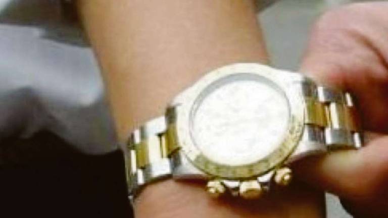 Riccione: La banda del Rolex colpice ancora: colpo da 45mila euro Riccione: La banda del Rolex colpice ancora: colpo da 45mila euro