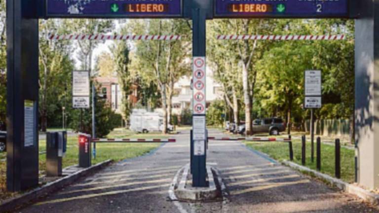 Imola, parcheggio di via Aspromonte, iniziata la riqualificazione Imola, parcheggio di via Aspromonte, iniziata la riqualificazione