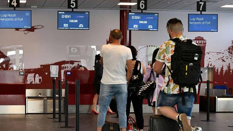 Aeroporto di Forlì, calano i voli: niente rinnovo per 16 dipendenti Aeroporto di Forlì, calano i voli: niente rinnovo per 16 dipendenti