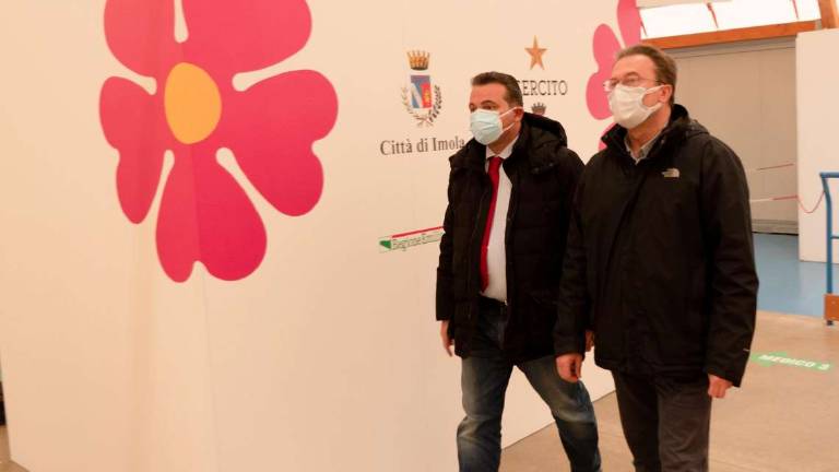 Imola, scatta la corsa degli over 40 alla terza dose Imola, scatta la corsa degli over 40 alla terza dose