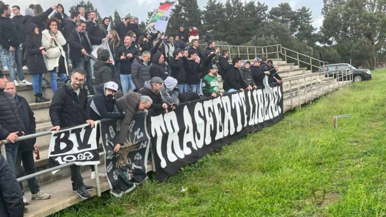 Gli ultras del Cesena? Erano a tifare Sporting Alghero nel derby di 2ª Categoria VIDEO Gli ultras del Cesena? Erano a tifare Sporting Alghero nel derby di 2ª Categoria VIDEO