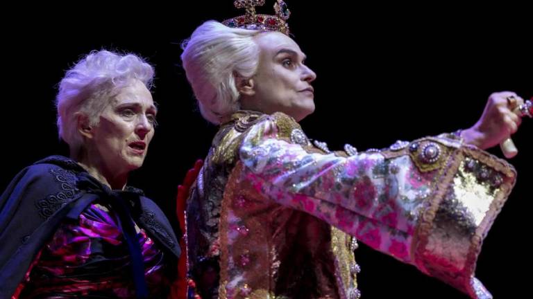 “Maria Stuarda” , atto d'accusa contro i meccanismi dei potenti “Maria Stuarda” , atto d'accusa contro i meccanismi dei potenti