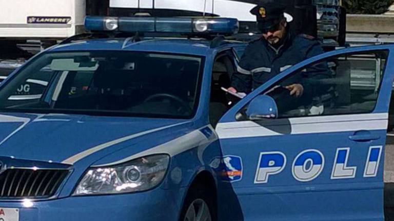Dodici migranti in fuga dal bus: giunti dalla Sicilia senza scorta Dodici migranti in fuga dal bus: giunti dalla Sicilia senza scorta