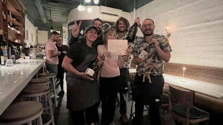Il ristorante riccionese di New York raccoglie 9.500 dollari per gli alluvionati: Dai cappelletti alla ciambella, un trionfo Il ristorante riccionese di New York raccoglie 9.500 dollari per gli alluvionati: Dai cappelletti alla ciambella, un trionfo