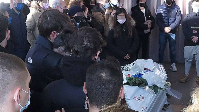 Rimini. Morta nell'incidente: addio tra le lacrime per Elly Rimini. Morta nell'incidente: addio tra le lacrime per Elly