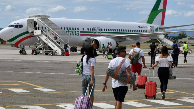 Forlì. Volo per Napoli cancellato a 14 ore dalla partenza: La nostra vacanza rovinata Forlì. Volo per Napoli cancellato a 14 ore dalla partenza: La nostra vacanza rovinata