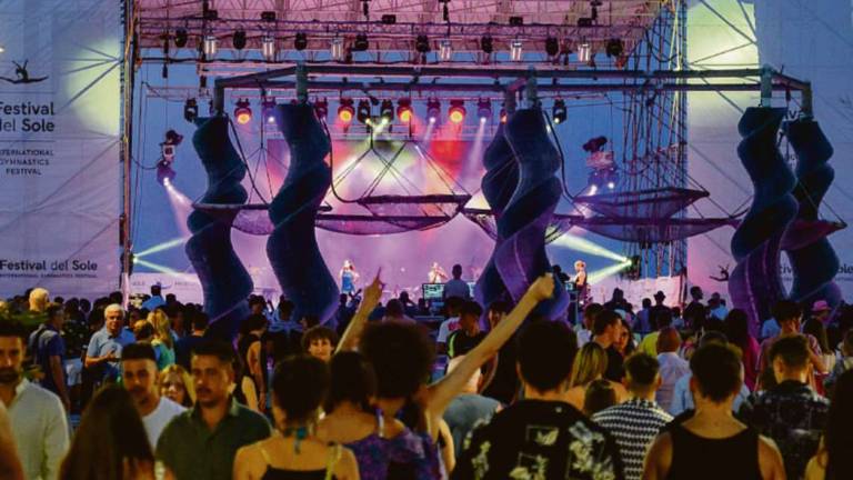 L'ex assessore di Riccione: Basta, fermiamo la Notte Rosa L'ex assessore di Riccione: Basta, fermiamo la Notte Rosa