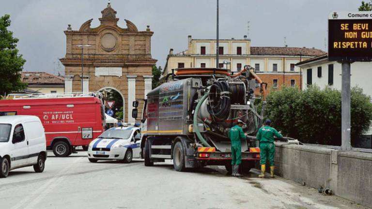 Forlì. Sversamenti dal ponte, non vengono da fosse biologiche Forlì. Sversamenti dal ponte, non vengono da fosse biologiche