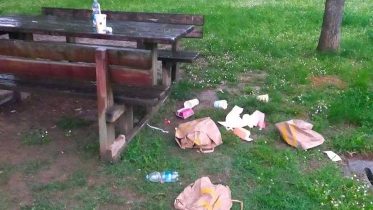 Forlì, degrado e sporcizia: protesta ai Romiti Forlì, degrado e sporcizia: protesta ai Romiti