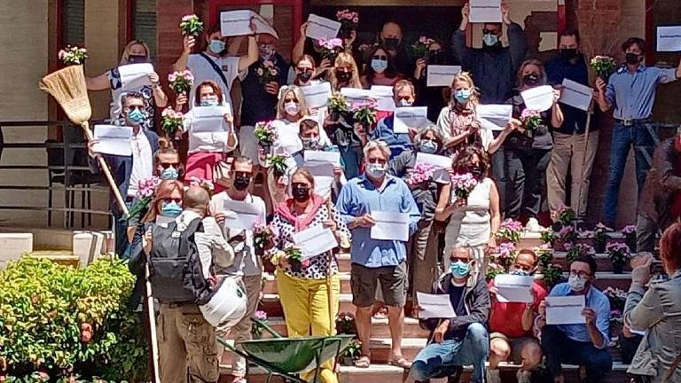 Riccione, commercianti di viale Ceccarini: flash mob e scontro col Comune Riccione, commercianti di viale Ceccarini: flash mob e scontro col Comune