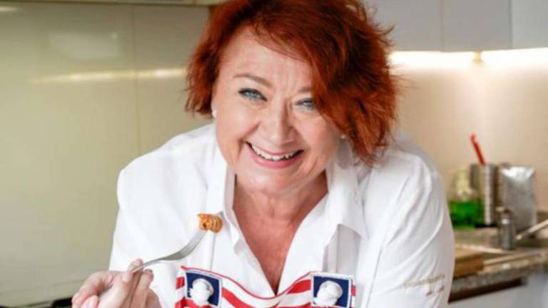 Zia Cri torna a cucinare da Antonella Clerici Zia Cri torna a cucinare da Antonella Clerici