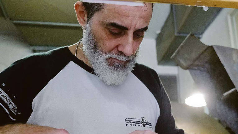 Rimini. Coltelleria Nando compie 65 anni: Il segreto? La passione Rimini. Coltelleria Nando compie 65 anni: Il segreto? La passione