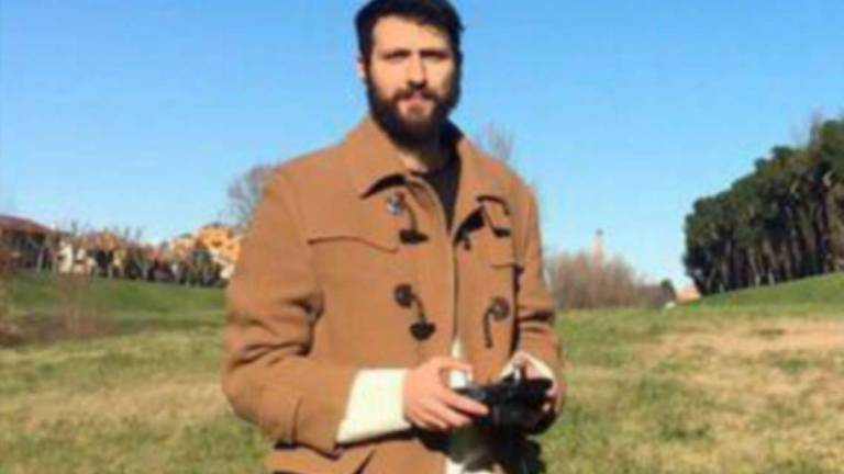 Giovane di Cesena al lavoro nella serie Tv Leonardo Giovane di Cesena al lavoro nella serie Tv Leonardo