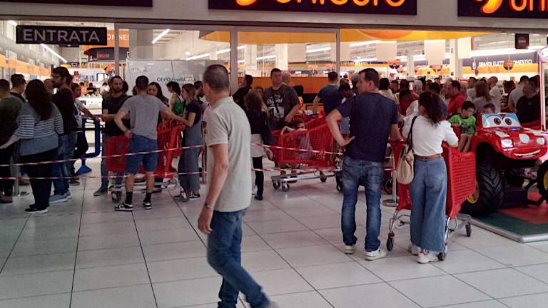 Ravenna, elettrodomestici scontati. Code nei centri commerciali Ravenna, elettrodomestici scontati. Code nei centri commerciali