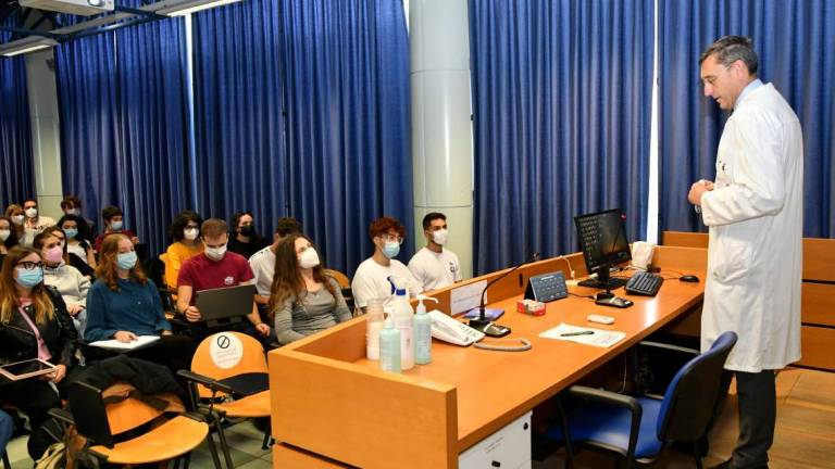 Forlì. Primo giorno da medici per gli studenti del terzo anno Forlì. Primo giorno da medici per gli studenti del terzo anno