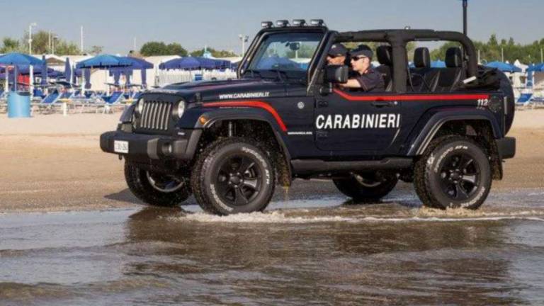Riccione, esibizionista arrestato in spiaggia: autoerotismo davanti a minori Riccione, esibizionista arrestato in spiaggia: autoerotismo davanti a minori