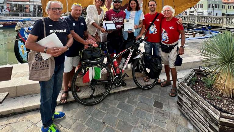 Da Pompei a Capo Nord in bici, Di Somma fa tappa a Cesenatico Da Pompei a Capo Nord in bici, Di Somma fa tappa a Cesenatico