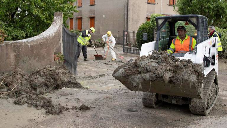 Imola, ancora lavori della Protezione civile a Spazzate Sassatelli Imola, ancora lavori della Protezione civile a Spazzate Sassatelli
