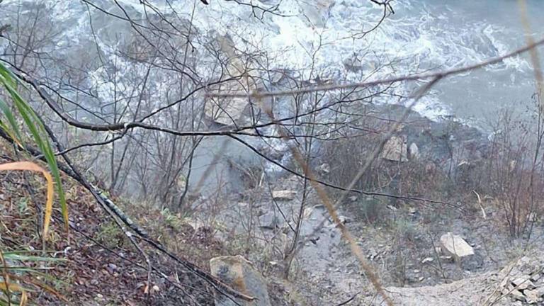 Tredozio. Frana alle Rive, strada a senso unico alternato Tredozio. Frana alle Rive, strada a senso unico alternato